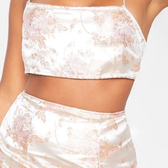 Pretty Little Thing Halter Top NWT - Picture 3 of 13